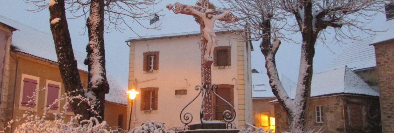 croix eglise neige 01-16